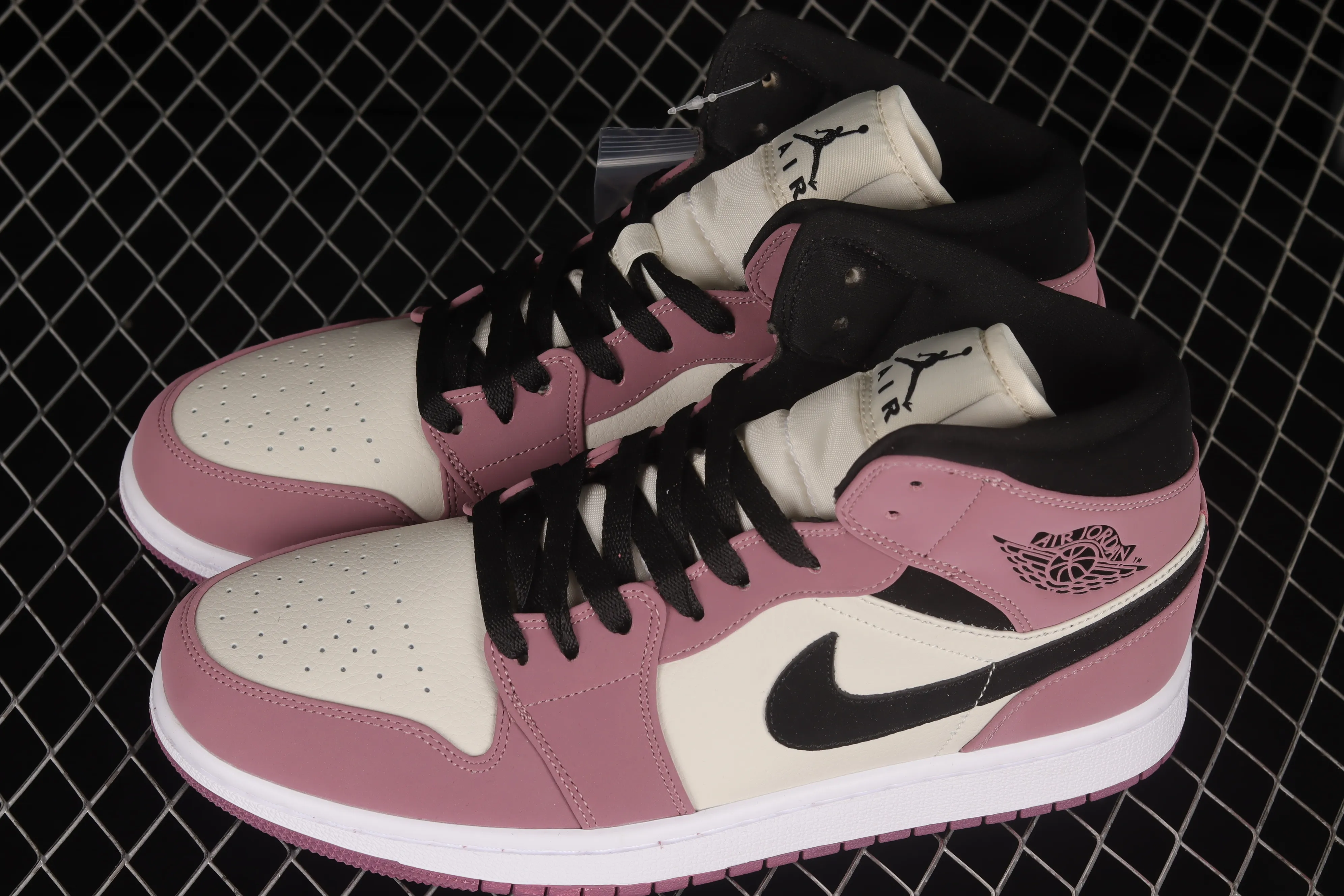 All categories Air Jordan Jordan series basketball shoes Air Jordan 1 Mid Air Jordan 1 Mid "Berry" AJ1 Joe 1 black rose red China basketball shoes DC7267-500
